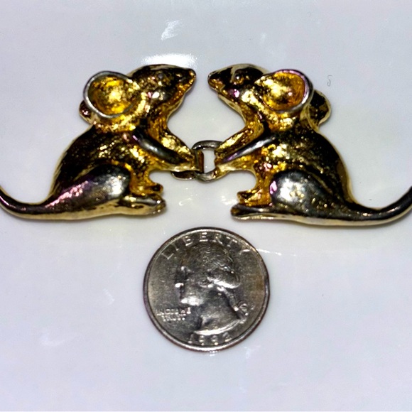 Twin JD AIMI 1974 Goldtone Mice Belt Buckle and Latch Visible Wear Fits - Picture 2 of 8